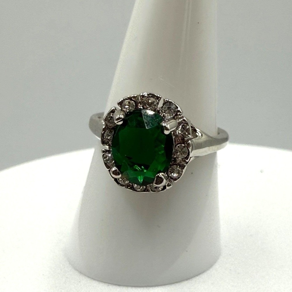 Vintage Emerald Green Oval Halo Cocktail Ring Silver‎ Tone Statement Size 7.5